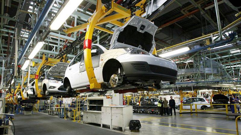 La producción de vehículos se reduce en España y se retrasa el objetivo de 3 millones de unidades