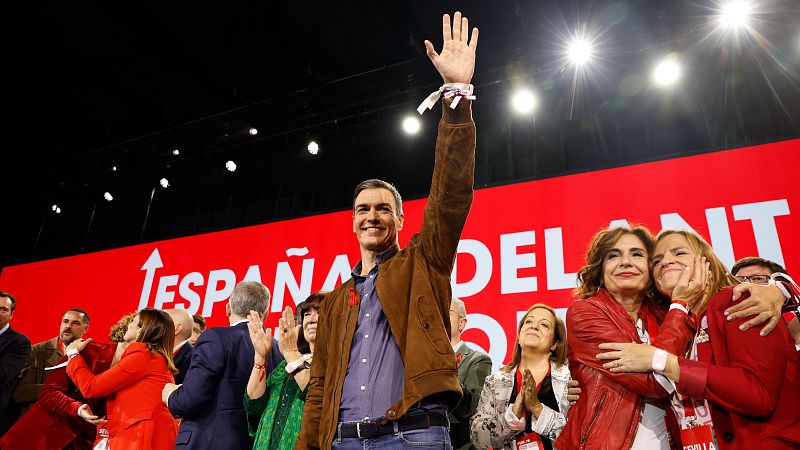 Sánchez descarta dar un paso atrás frente al "acoso" y llama al PSOE a ganar de nuevo en 2027: "Nos quieren tumbar"