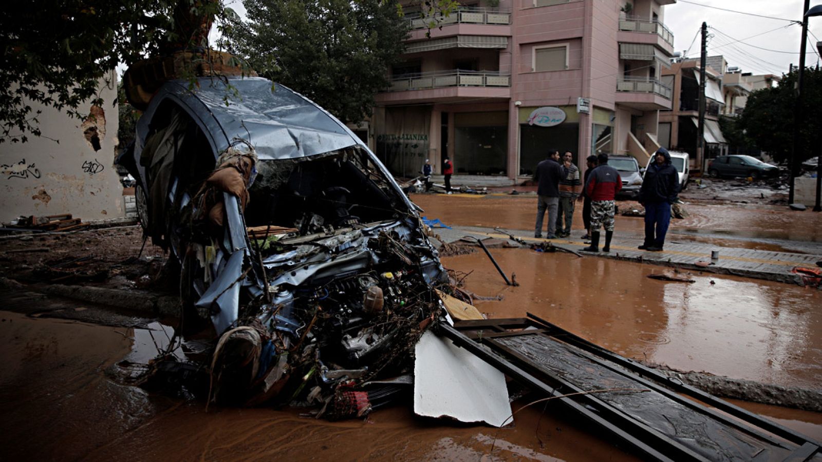 Las lluvias torrenciales en Grecia dejan una quincena de muertes y cuantiosos daños materiales