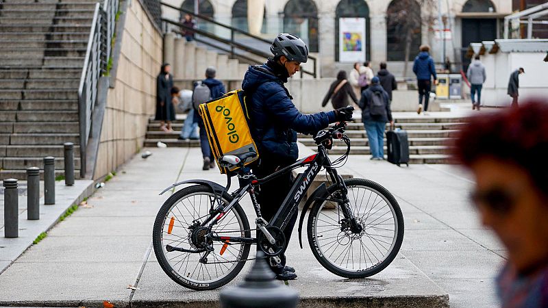 Glovo anuncia que impulsará un nuevo modelo laboral y que contratará a sus repartidores en España