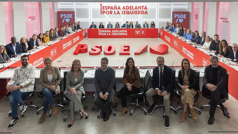 Sánchez reúne por primera vez a su nueva Ejecutiva en Ferraz con la mirada puesta en las batallas regionales