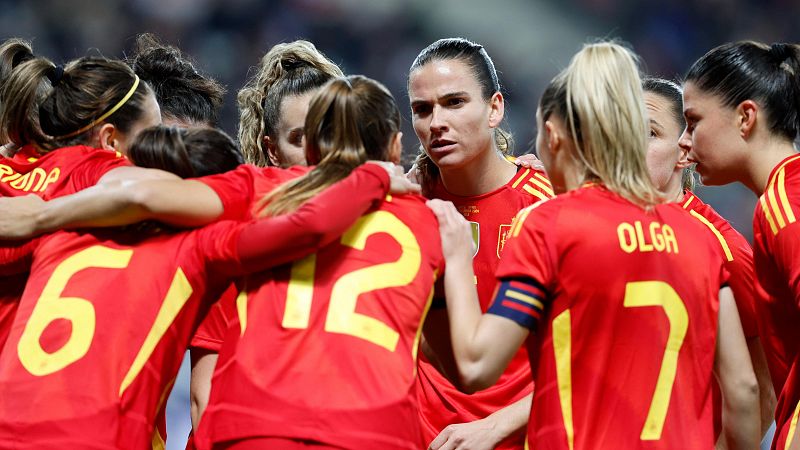 La selección española femenina vence con contundencia a Francia y cierra con buena nota el 2024