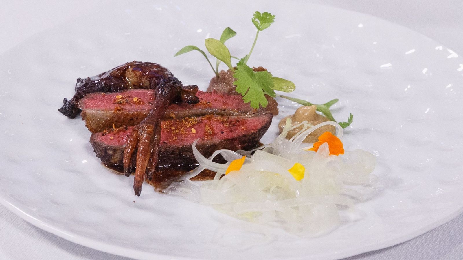 Receta de pechuga de pich�n con emulsi�n de berenjena de In�s Hernand en MasterChef Celebrity 9