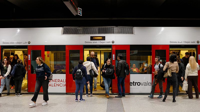 El metro de Valencia recupera gran parte de su servicio después de un mes de la DANA