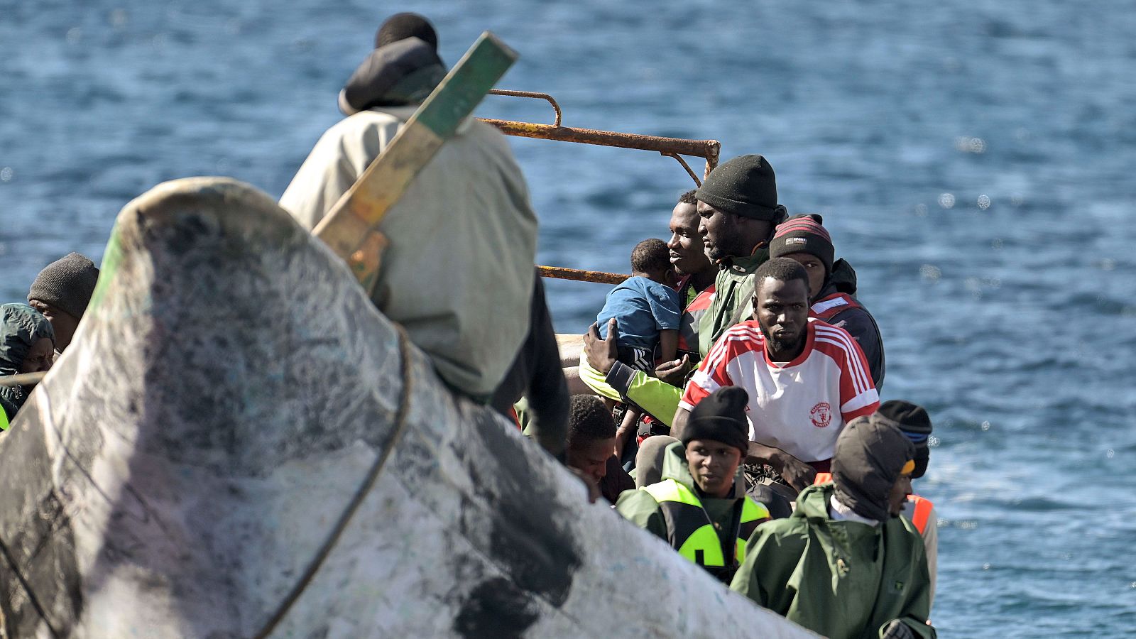 2024 se consolida como uno de los años en que más migrantes han llegado a España - Telediario 2 | Ver