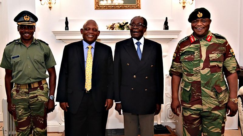 Mugabe se niega a dimitir pese a las presiones de los militares sublevados en Zimbabue