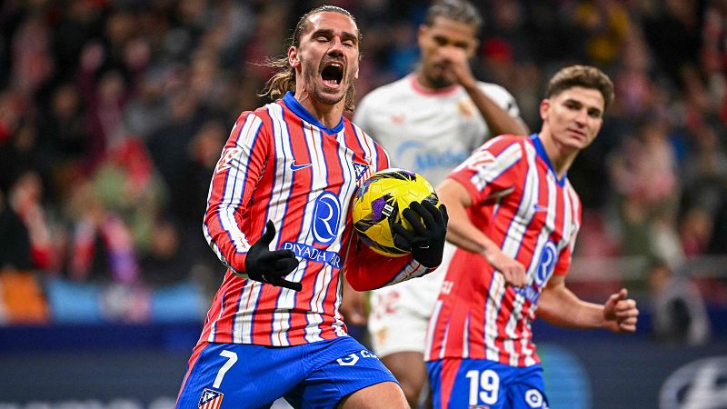 Griezmann lidera la remontada del Atlético ante un combativo Sevilla y mantiene su racha triunfal