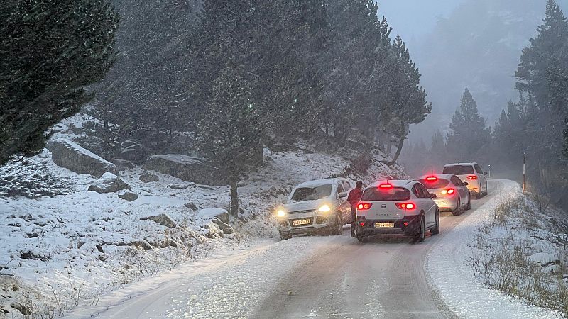 La Aemet activa el aviso rojo en cinco comunidades por nieve, viento y mala mar