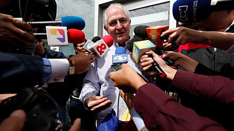 El exalcalde de Caracas Antonio Ledezma escapa del arresto domiciliario y huye de Venezuela a España