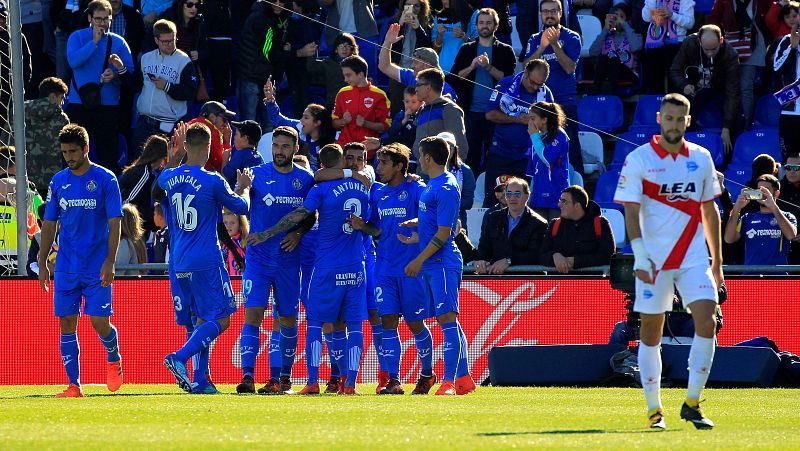 El Getafe se da un festín ante el Alavés