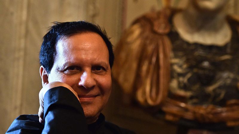 Muere Azzedine Alaïa, el modisto al que llamaron el 'escultor de la moda'