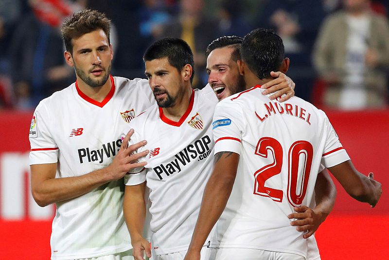 El Sevilla se afianza arriba pero no convence