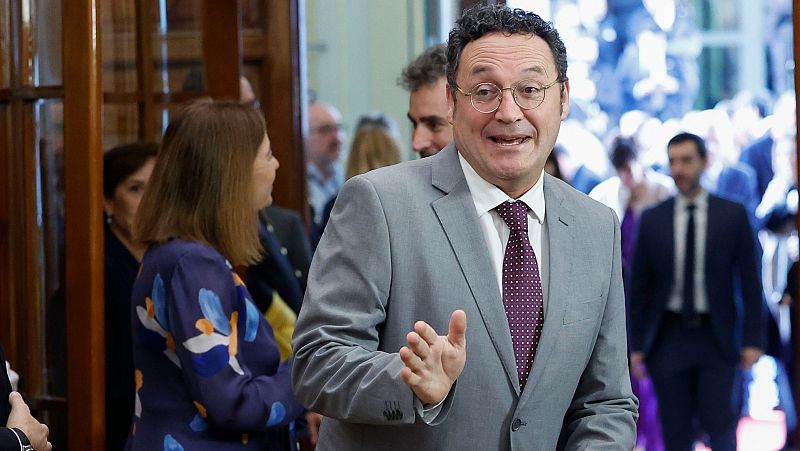 Un fiscal vio a García Ortiz "consultando un teléfono" con su segunda cuando registraban su despacho