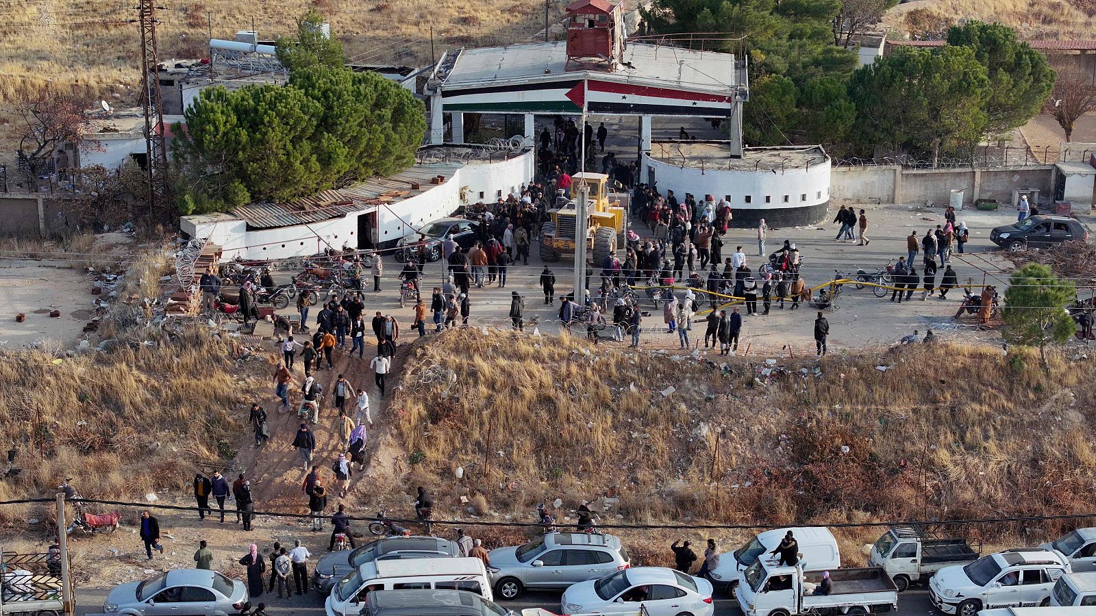 Familiares de presos buscan a sus seres queridos en Sednaya, "el matadero humano" | Ver