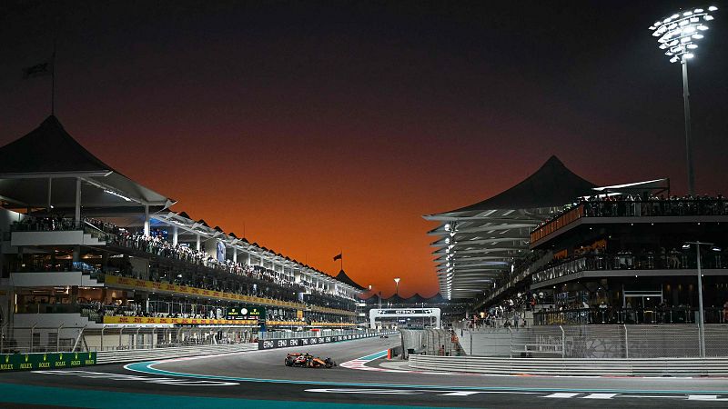 Sainz termina segundo los test de postemporada detrás de su excompañero Leclerc