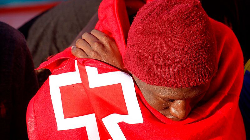 Tres inmigrantes mueren ahogados al volcar una patera en la costa de Ceuta