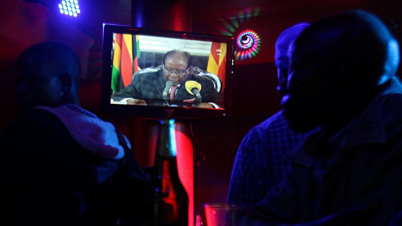 Robert Mugabe no dimite e insiste en la necesidad de que Zimbabue vuelva a la normalidad