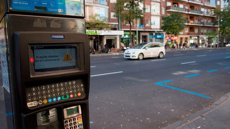 Madrid mantiene por cuarto día la prohibición de aparcar en el centro y la limitación de la velocidad
