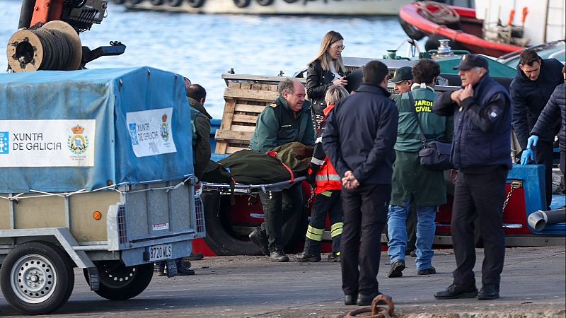 Muere un marinero y dos tripulantes son rescatados en el naufragio de un barco en O Grove, Pontevedra