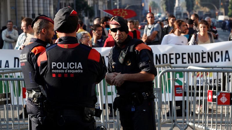 La Policía halla documentos sobre el referéndum del 1-O en papeles que los Mossos iban a quemar