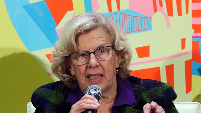 Una juez investiga insultos y amenazas a Carmena en un chat de policías de Madrid