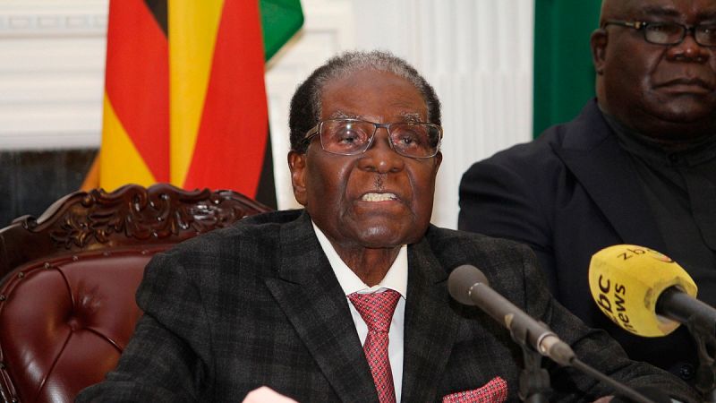 Mugabe se resiste a dimitir pero su partido le somete a una moción de censura