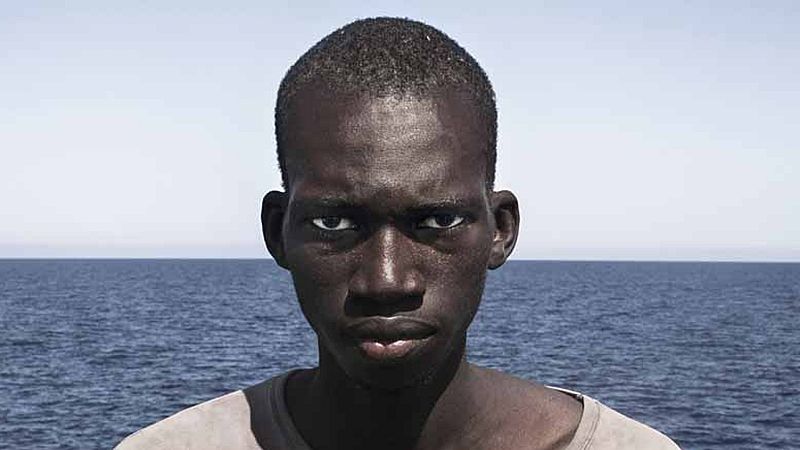 El fotógrafo español César Dezfuli, premio de la National Portrait Gallery con 'Passanger'