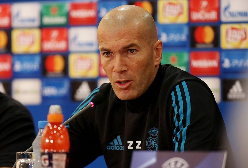 Zidane: "Benzema sabe que puede dar más"