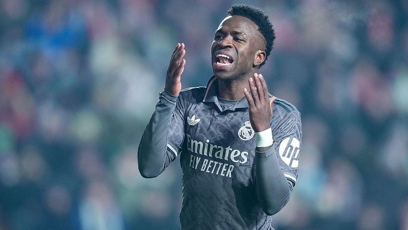 LaLiga denuncia cánticos de "tonto" hacia el delantero del Real Madrid Vinícius Júnior en Vallecas