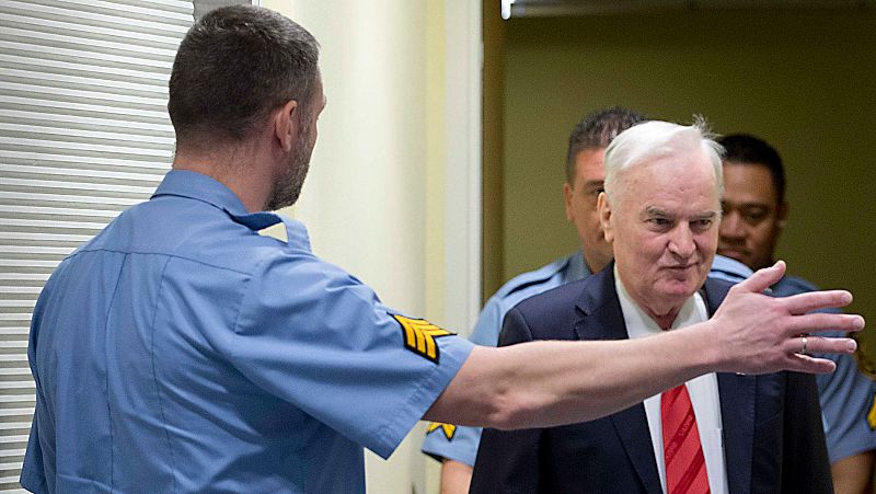 Mladic, condenado a cadena perpetua por genocidio, crímenes de guerra y crímenes contra la humanidad