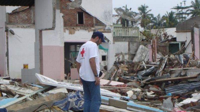 El recuerdo de los voluntarios del tsunami que arrasó el sudeste asiático 20 años después: "El mar se comió la ciudad"