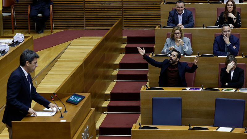 Una bronca entre diputados obliga a detener el pleno en las Cortes Valencianas entre gritos de 'dimisión' contra Mazón