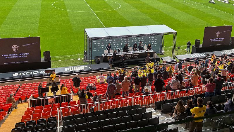 El Valencia suspende su Junta General Ordinaria a causa de las protestas contra la gestión del club