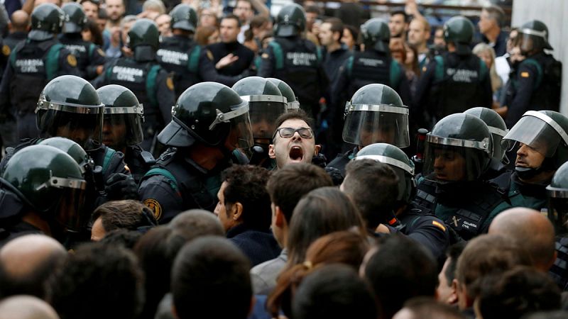El juez que investiga las cargas policiales del 1-O ofrecerá denunciar a los heridos que aún no lo han hecho