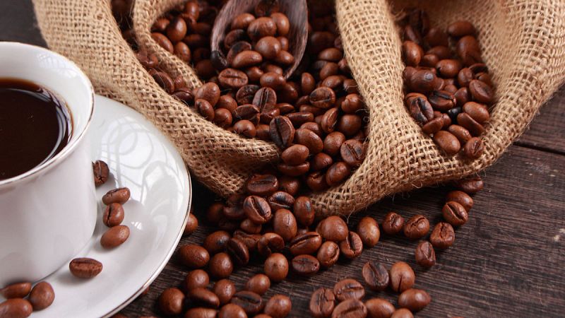 Tomar hasta cuatro cafés solos al día puede ser saludable, según un estudio británico