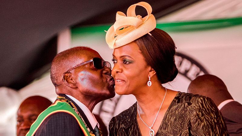 Zimbabue otorga inmunidad a Mugabe y a su mujer