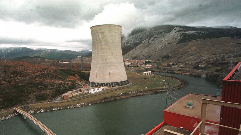 Iberdrola ratifica su apuesta  por cerrar sus centrales de carbón y Nadal advierte que subirá el recibo de la luz