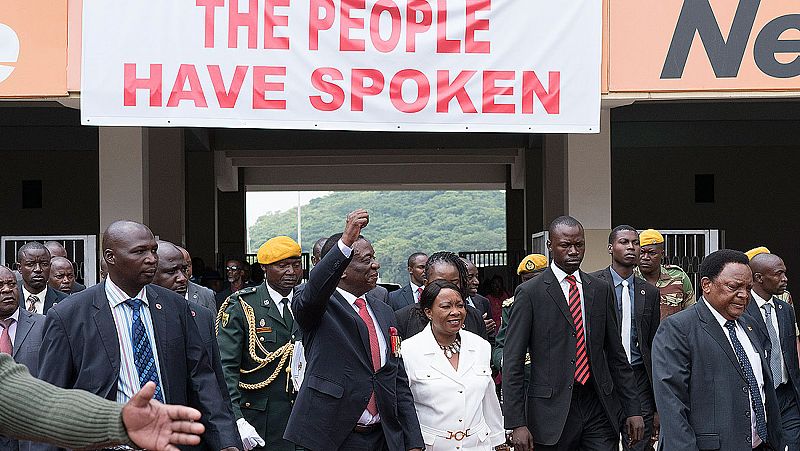 Mnangagwa jura como presidente de Zimbabue tras 37 años de mandato de Mugabe