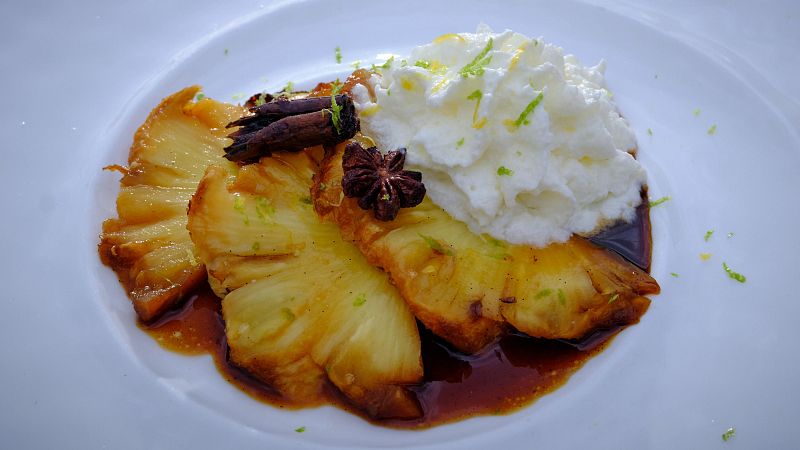 Receta de piña asada con espuma de yogur y coco de MasterChef Junior 11