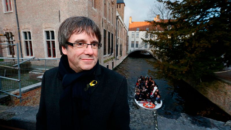 Puigdemont dice que los catalanes deberían votar si quieren seguir en la UE, un "club de países decadentes"