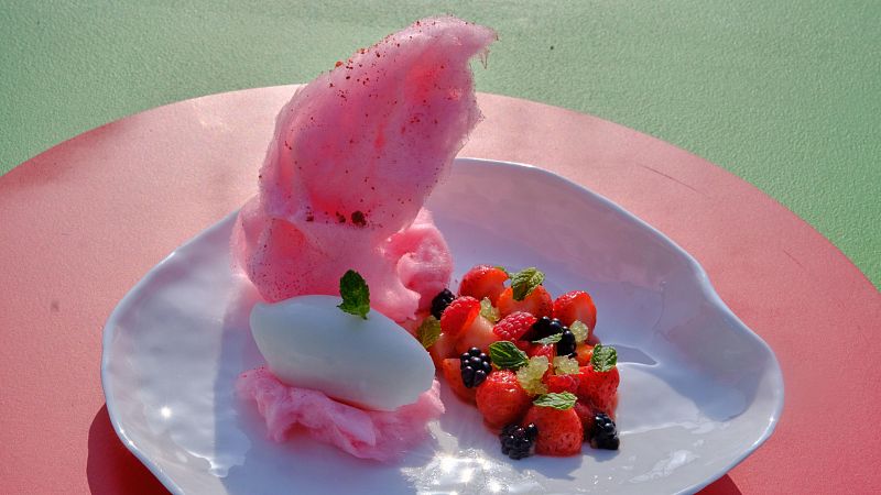 Receta de frutos del bosque, perlas de caviar cítrico y algodón de azúcar de MasterChef Junior 11