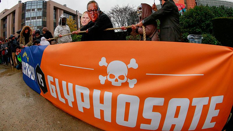 La UE acuerda renovar la licencia del glifosato por cinco años más