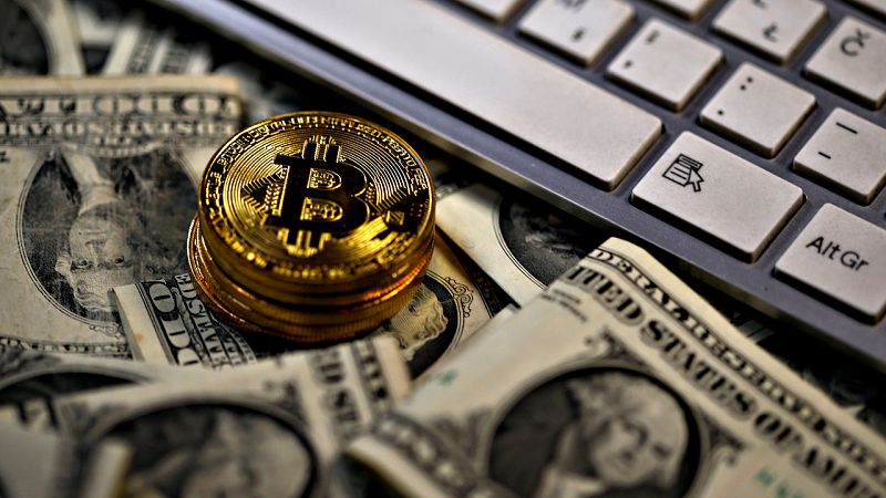 El apetito inversor lleva al bitcoin a nuevos máximos pese a los avisos de una posible burbuja