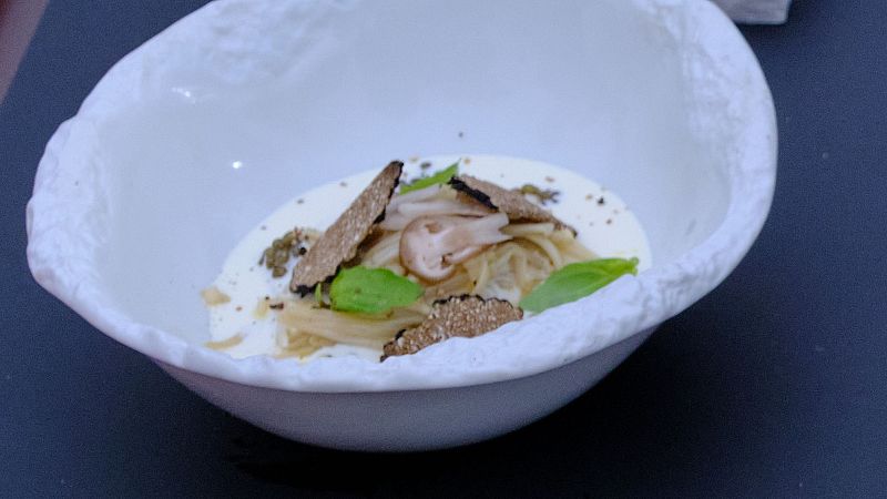 Receta de carbonara de setas enoki, guanciale marino y caviar de Martina en MasterChef Junior 11