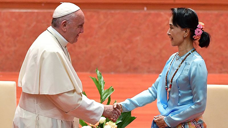 El papa Francisco insta a Birmania a respetar cada grupo étnico, sin mencionar a los rohinyás