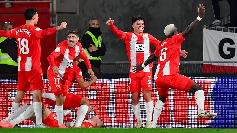 El Almería golea al Sevilla y el Athletic vence al Logroñés en penaltis para pasar a octavos de Copa