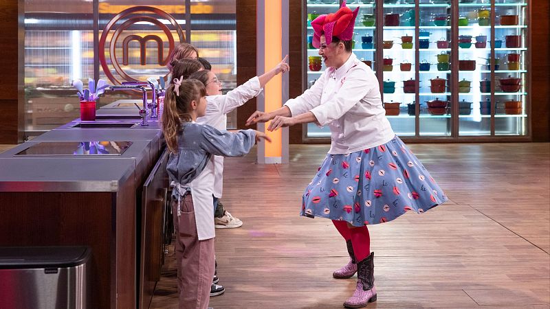 MasterChef Junior 11 | Marcos y La Terre cantan 'La gata bajo la lluvia' de Rocío Durcal