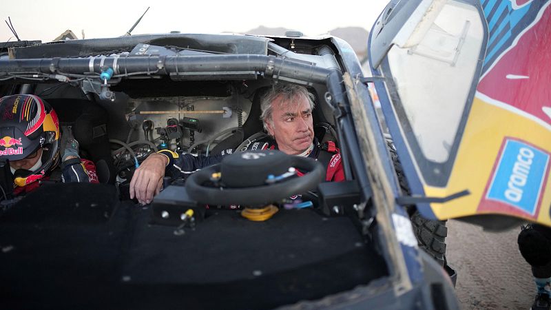 Carlos Sainz y Lucas Cruz dicen adis al Dakar 2025 tras la etapa maratn de 48 horas