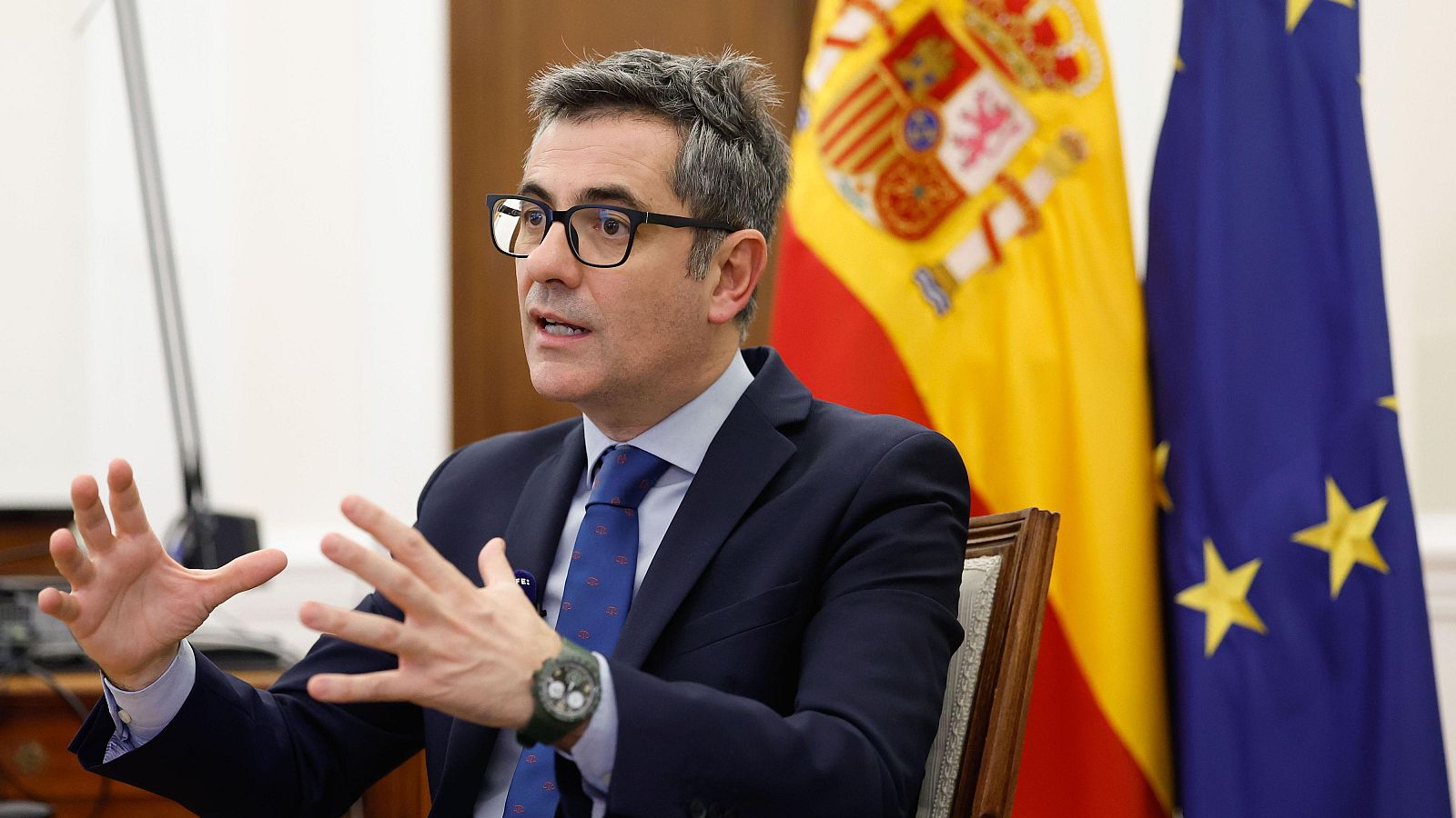 Bolaños "felicita" a Ayuso por desviar el foco de su pareja | Ver