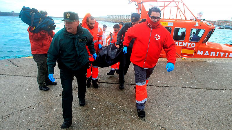Tres muertos y un desaparecido en el naufragio de una patera en Tarifa